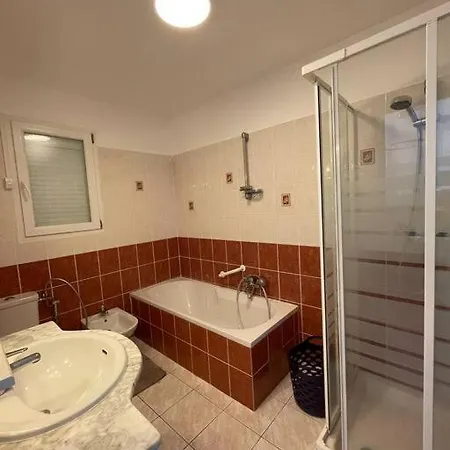 Magnifique Villa Avec Piscine -Au Calme Absolu. Villa *