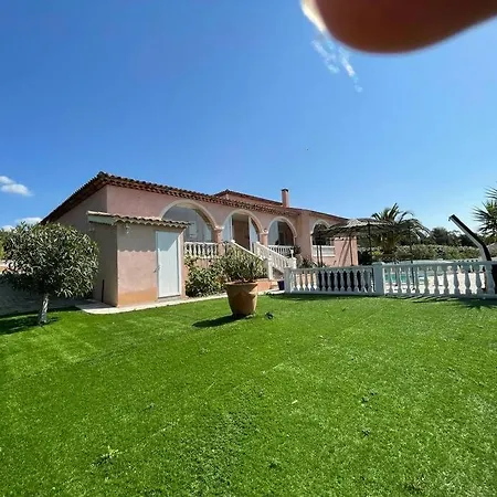 Magnifique Villa Avec Piscine -Au Calme Absolu. Villa *