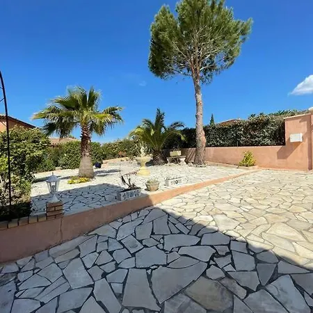 Magnifique Villa Avec Piscine -Au Calme Absolu. Villa *