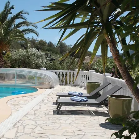 Magnifique Villa Avec Piscine -Au Calme Absolu. Saint-Raphael (Var)
